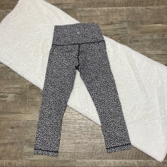 Lululemon Wunder Under Crop Hi-Rise Leggings Miss Mosaic Black Size 6 - Flaw - Picture 8 of 12